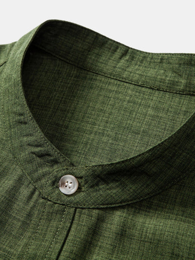 Chemise à manches courtes et col montant et pantalon droit en lin